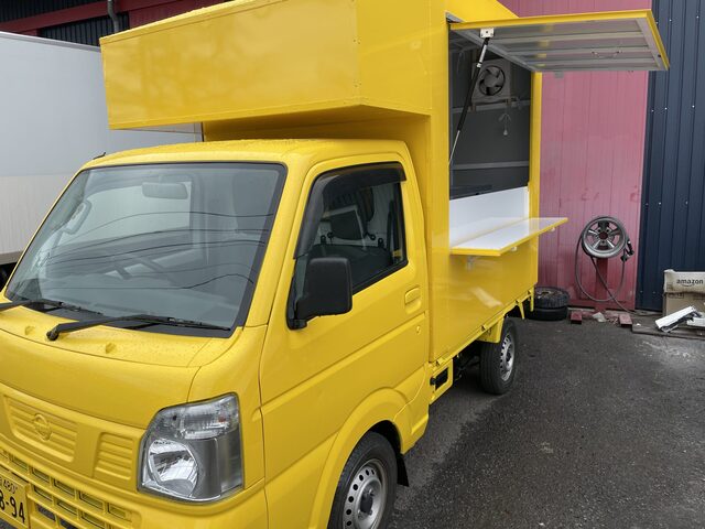黄色のフードトラック